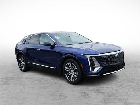 Used 2023 Cadillac Lyriq AWD image 3