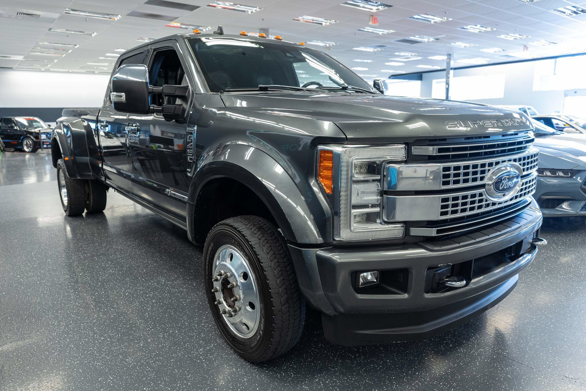 Used 2019 Ford F450 Platinum w/ Platinum Ultimate Package AWD/4WD image 3