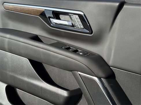 New 2026 Chevrolet Suburban High Country image 23