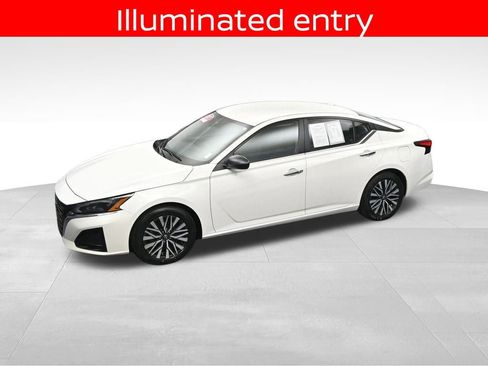 Used 2025 Nissan Altima 2.5 SV FWD image 36