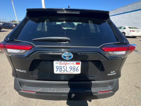 Used 2022 Toyota RAV4 LE AWD/4WD image 5
