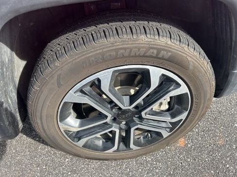 Used 2024 Jeep Compass Limited image 10