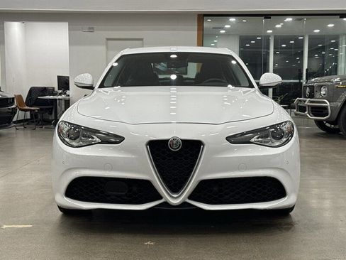 Used 2018 Alfa Romeo Giulia Ti Sport w/ Quick Order Package 22S Sport image 2