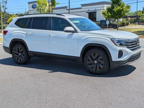 Certified 2024 Volkswagen Atlas SE w/ Black Wheel Package FWD image 2