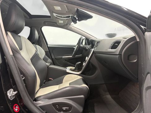Used 2016 Volvo V60 T5 Cross Country w/ Convenience Package AWD/4WD image 15
