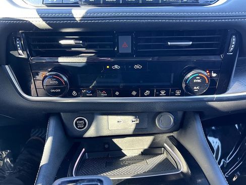 Certified 2023 Nissan Rogue Platinum w/ Platinum Premium Package image 18