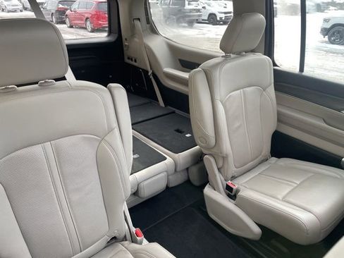 Used 2023 Jeep Wagoneer Series II w/ Premium Group I image 7