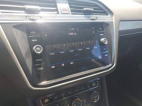 Used 2018 Volkswagen Tiguan SE w/ Front Fog Lights Package FWD image 19