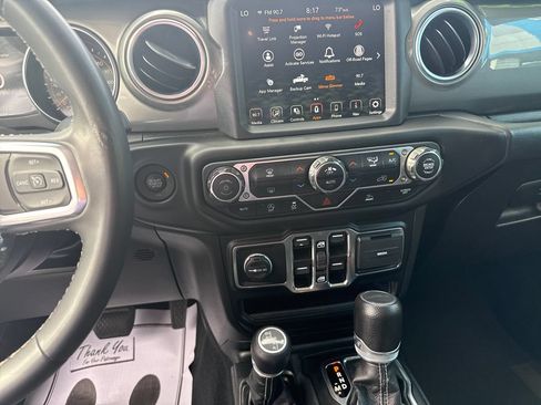Used 2023 Jeep Gladiator Overland AWD/4WD image 27