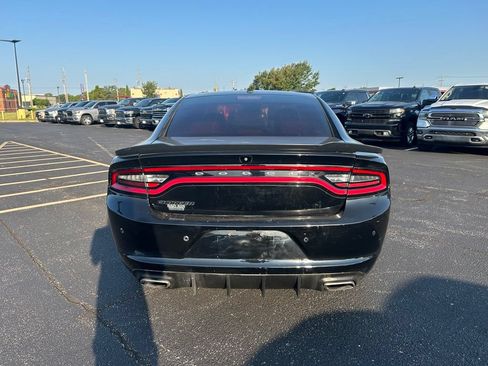 Used 2019 Dodge Charger SXT w/ Blacktop Package RWD image 10