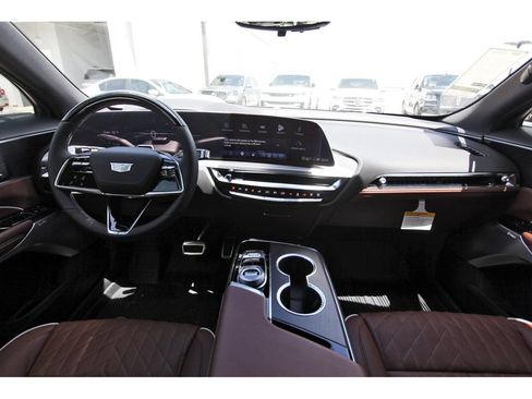 New 2027 Cadillac Lyriq Signature Sport w/ Nappa Leather Package AWD/4WD image 8