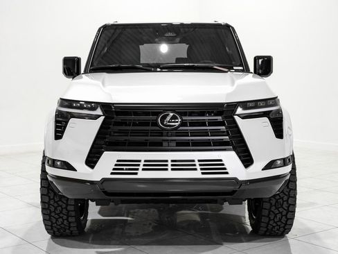 Used 2024 Lexus GX 550 w/ Accessory Package (2T) image 2