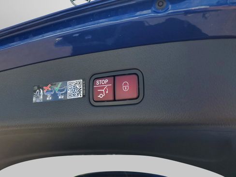 Certified 2026 Mercedes-Benz GLC 300 image 10