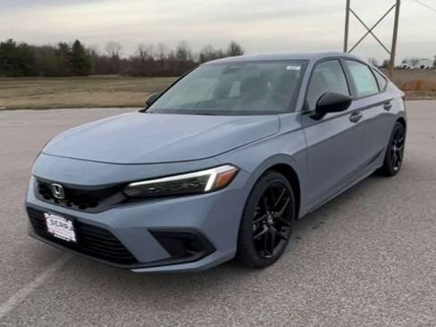 Used 2023 Honda Civic Sport image 4