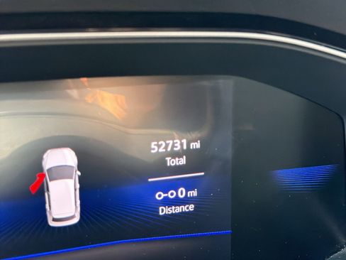 Used 2025 Volkswagen Jetta SE FWD image 3