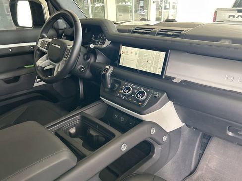 Used 2024 Land Rover Defender 110 S image 23