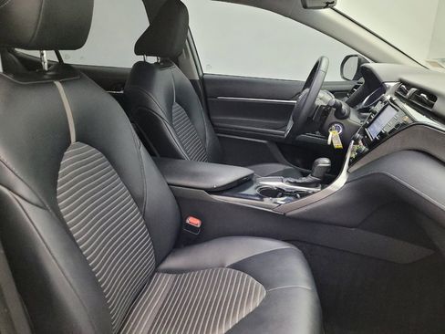 Used 2020 Toyota Camry SE image 21