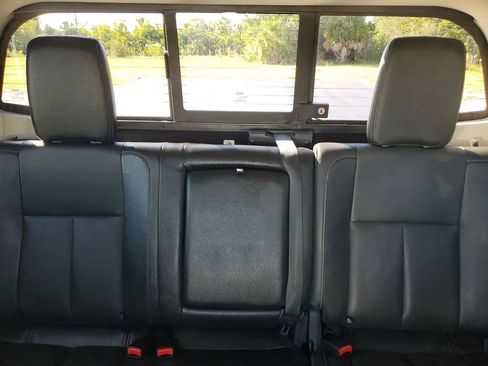 Used 2019 Nissan Titan SL w/ Chrome Package image 13