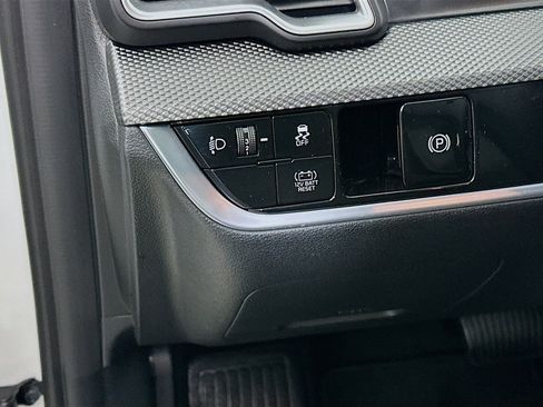 Used 2025 Kia Sportage LX image 16