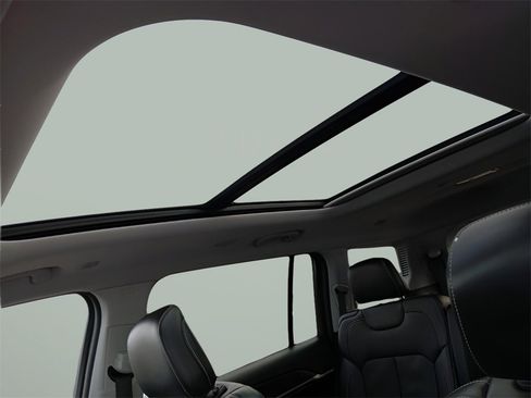 Used 2022 Jeep Grand Cherokee L Limited image 15