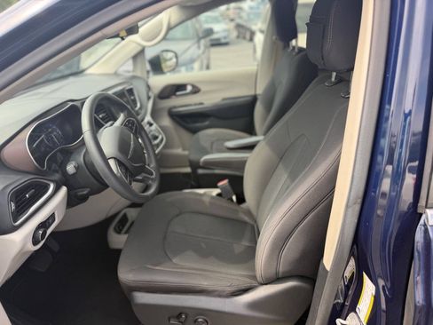 Used 2018 Chrysler Pacifica LX FWD image 10
