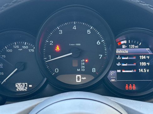 Certified 2023 Porsche Macan AWD/4WD image 25