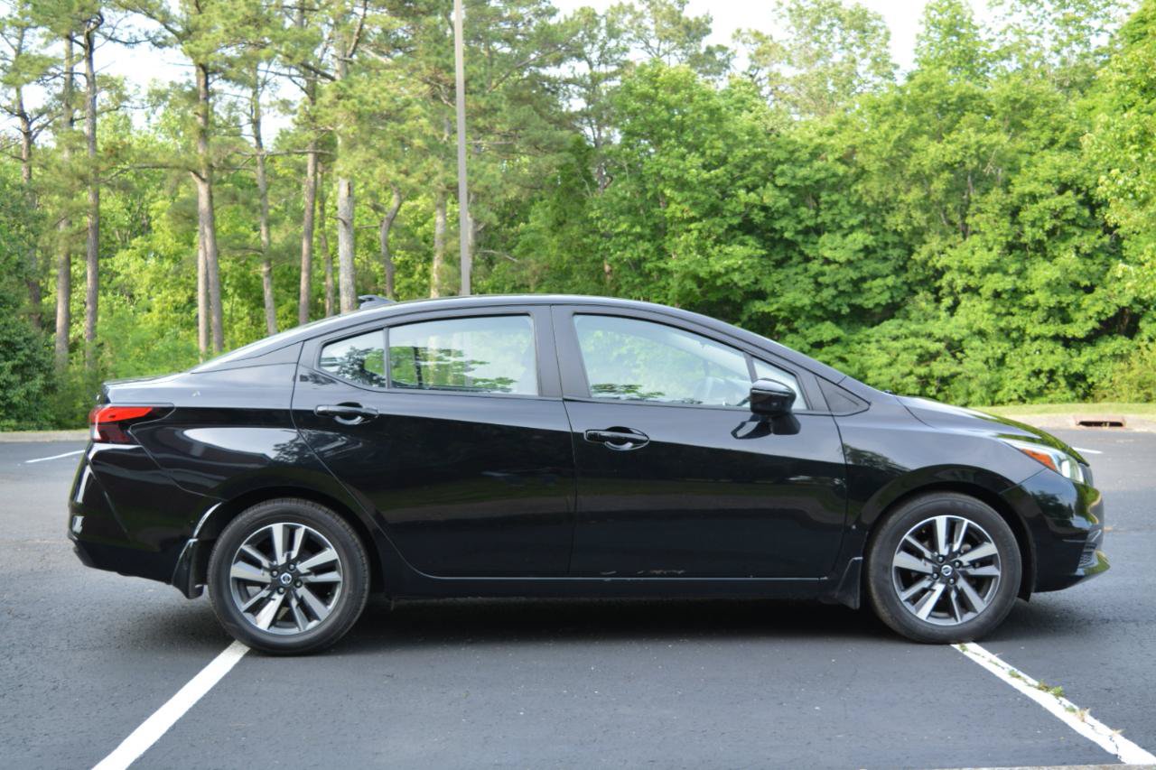 Used 2021 Nissan Versa SV FWD image 4