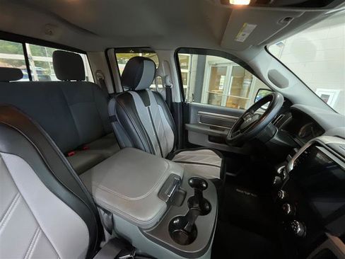 Used 2017 RAM 1500 Classic SLT AWD/4WD image 30