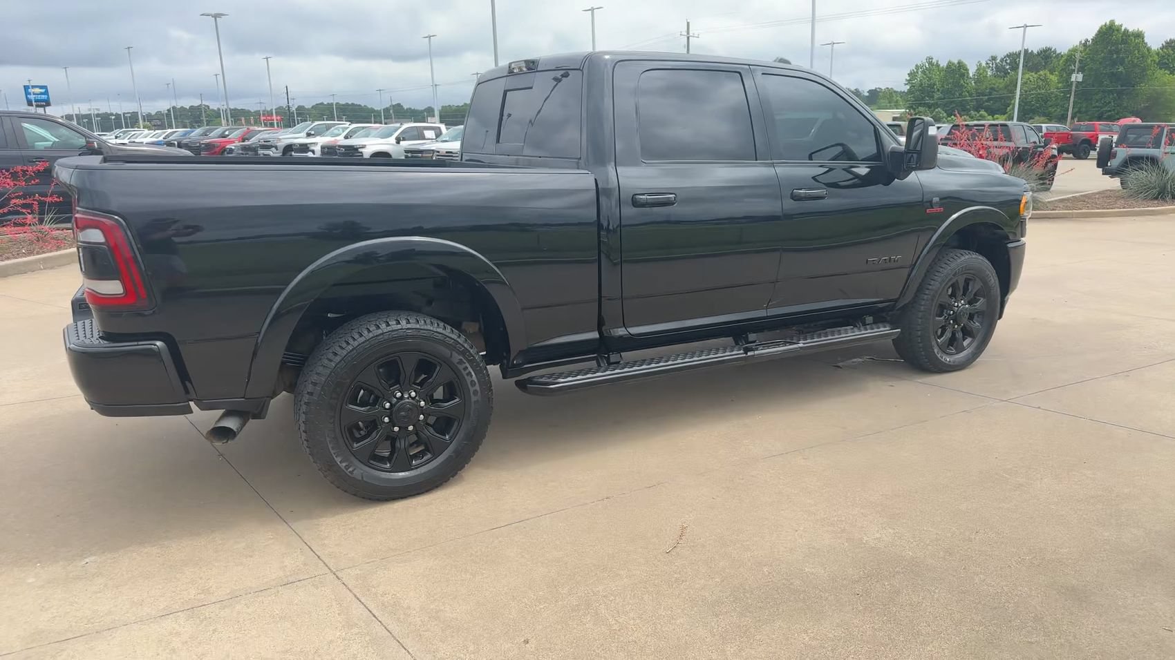 Used 2024 RAM 3500 Limited AWD/4WD image 9