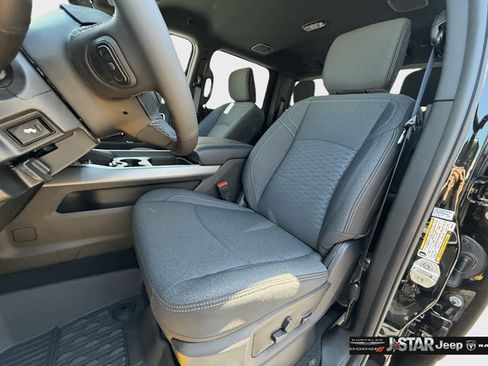 New 2026 RAM 2500 Big Horn AWD/4WD image 12