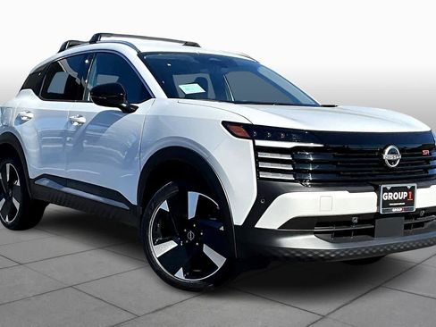 New 2026 Nissan Kicks SR image 2