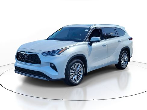 Used 2026 Toyota Highlander Platinum AWD/4WD image 3