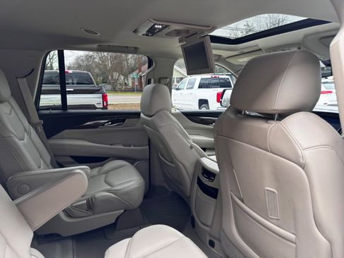 Used 2020 Cadillac Escalade Luxury image 19