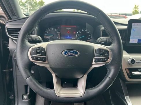 Used 2022 Ford Explorer XLT w/ Equipment Group 202A AWD/4WD image 13
