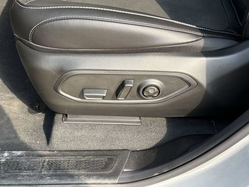 New 2025 Jeep Grand Cherokee L Altitude RWD image 13
