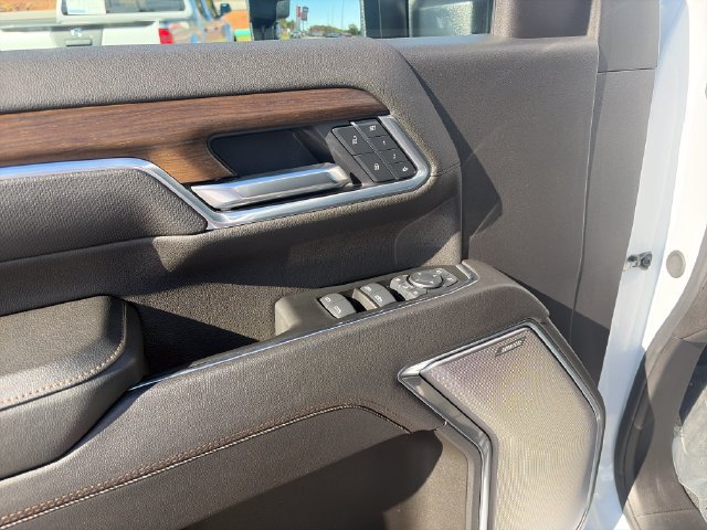 Used 2025 Chevrolet Silverado 2500 High Country w/ Technology Package AWD/4WD image 17