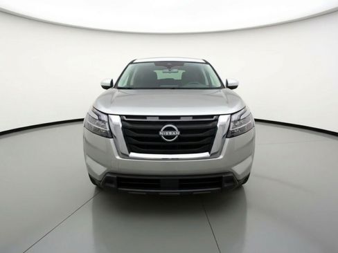 Used 2025 Nissan Pathfinder SV FWD image 2