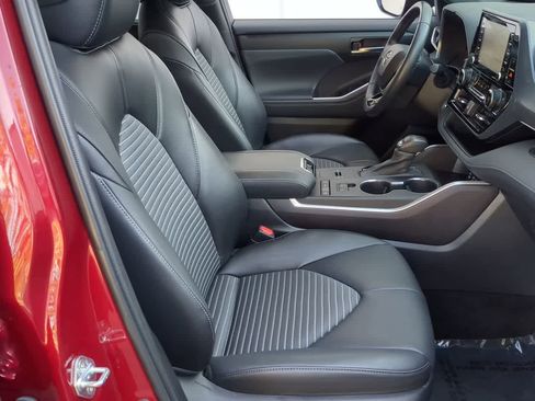 Used 2022 Toyota Highlander XSE image 24