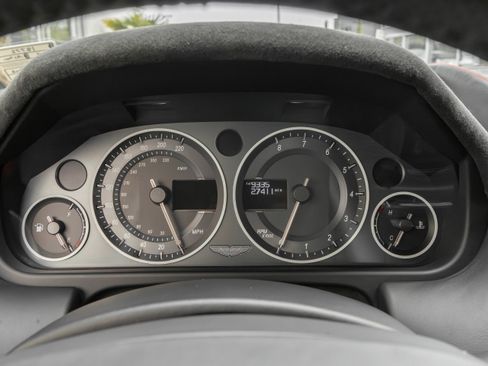 Used 2015 Aston Martin V12 Vantage S image 5