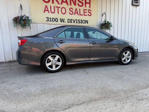 Used 2012 Toyota Camry SE FWD image 3