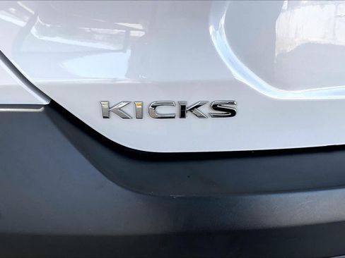 Certified 2020 Nissan Kicks SV FWD image 10