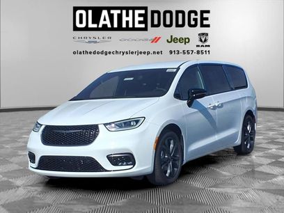 New 2026 Chrysler Pacifica Select