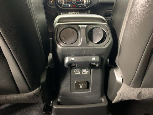 Used 2022 Jeep Wrangler Unlimited Sahara AWD/4WD image 33