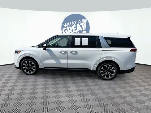 Certified 2024 Kia Carnival EX image 9