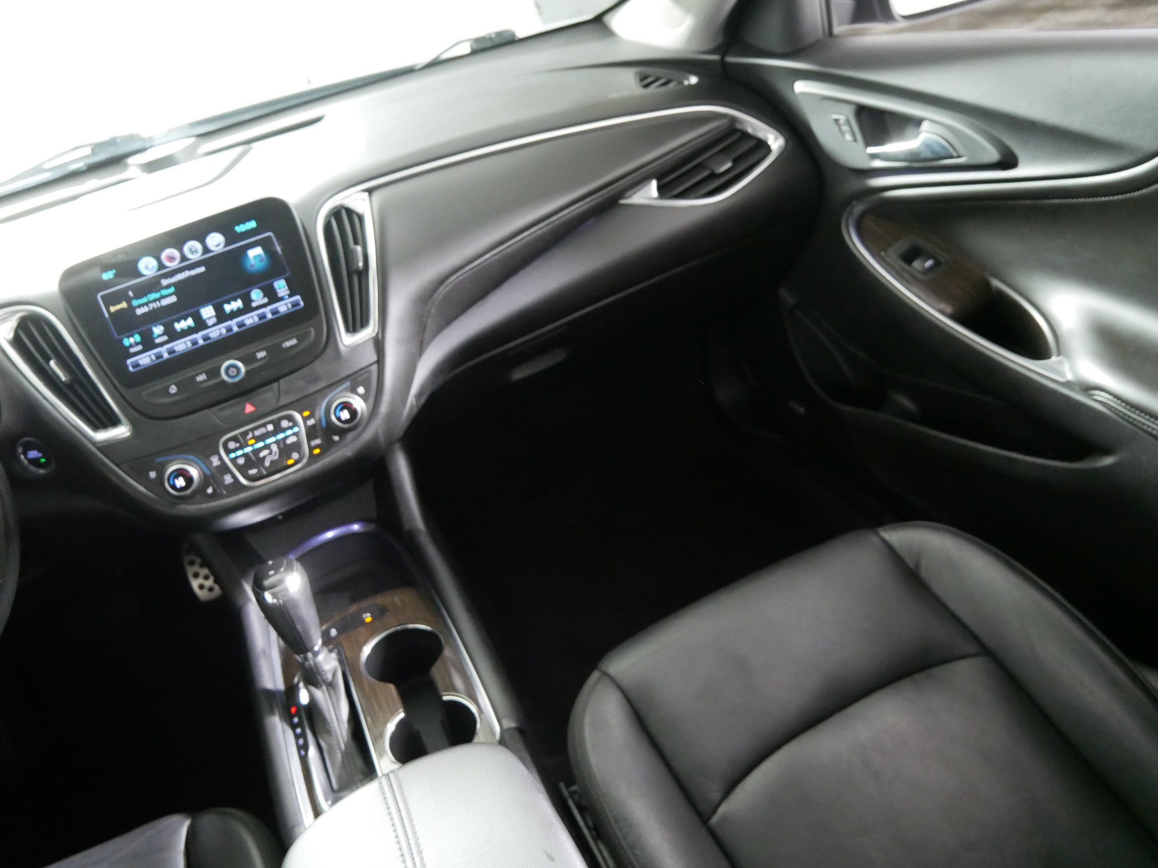 Used 2016 Chevrolet Malibu Premier w/ Driver Confidence Package FWD image 11