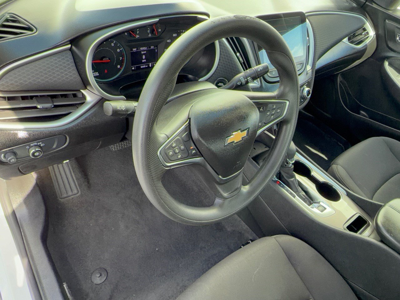 Used 2025 Chevrolet Malibu LT FWD image 4