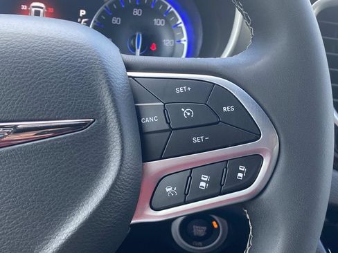 Certified 2025 Chrysler Pacifica Select image 42