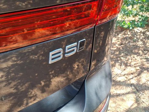 Certified 2025 Volvo XC60 B5 Plus image 6