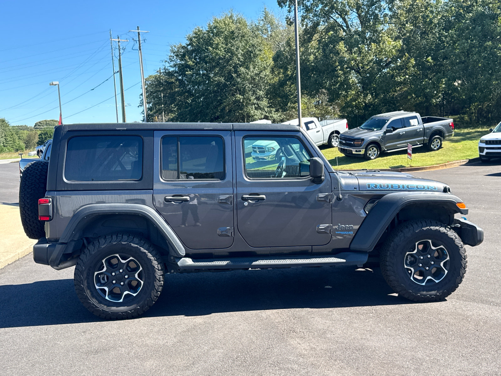 Used 2022 Jeep Wrangler Unlimited Rubicon 4xe w/ Safety Group AWD/4WD image 3