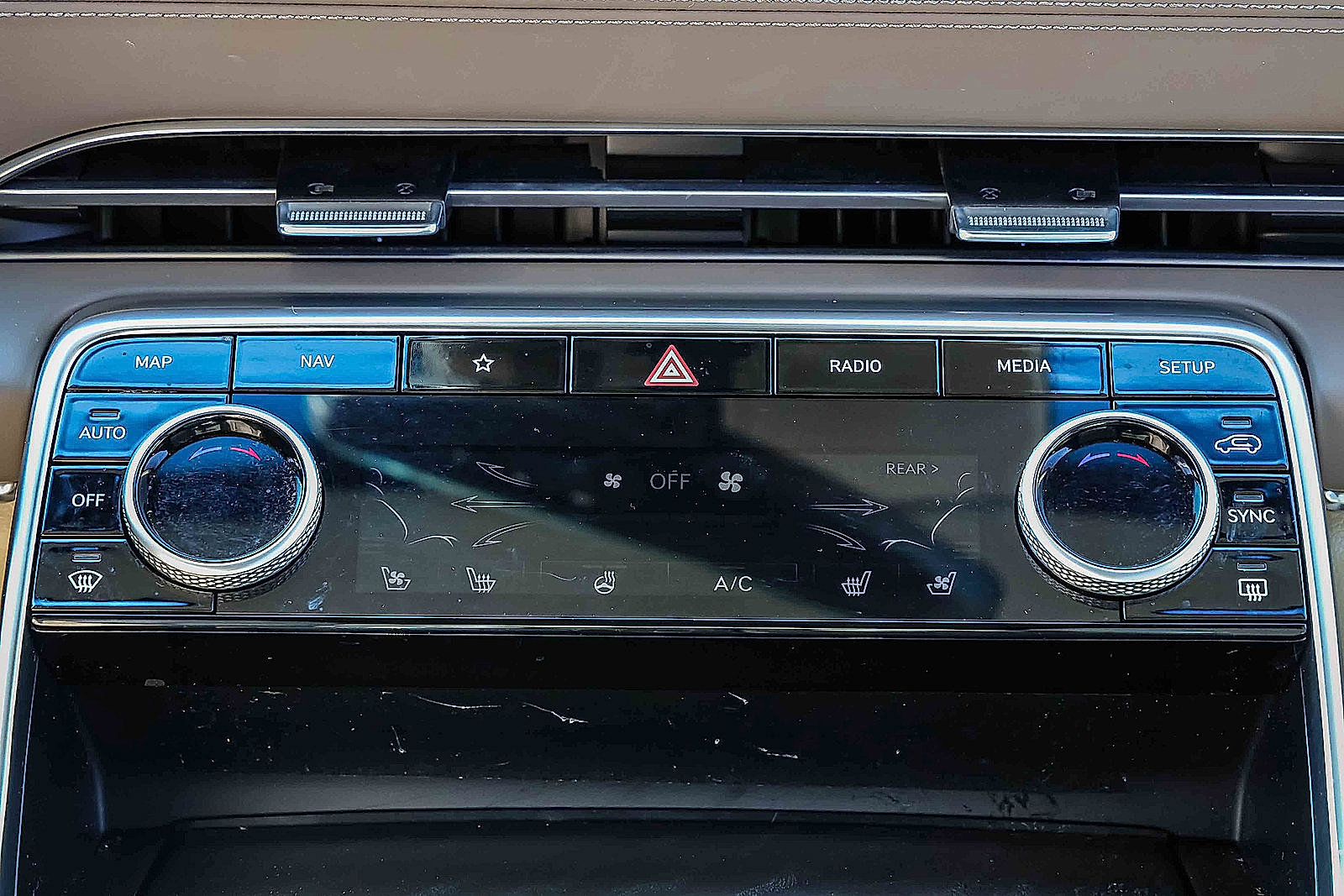 Used 2023 Genesis GV80 2.5T w/ Prestige Package AWD/4WD image 13